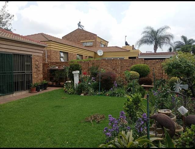 3 BEDROOM CLUSTER FOR SALE IN RAVENSWOOD